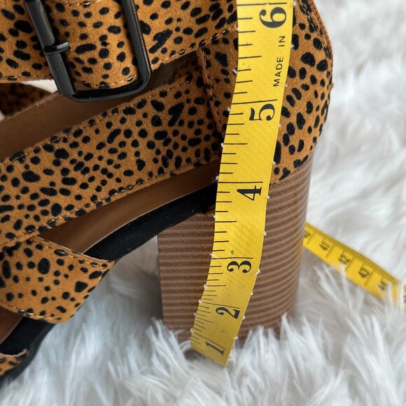 Qupid Animal Print Strappy Stacked Zip-Back Closure Heels Size 8 - Picture 10 of 13